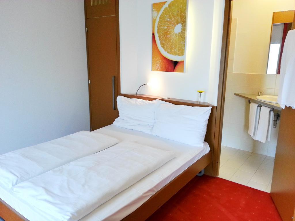 Orange Wings Krems Hotell Rum bild