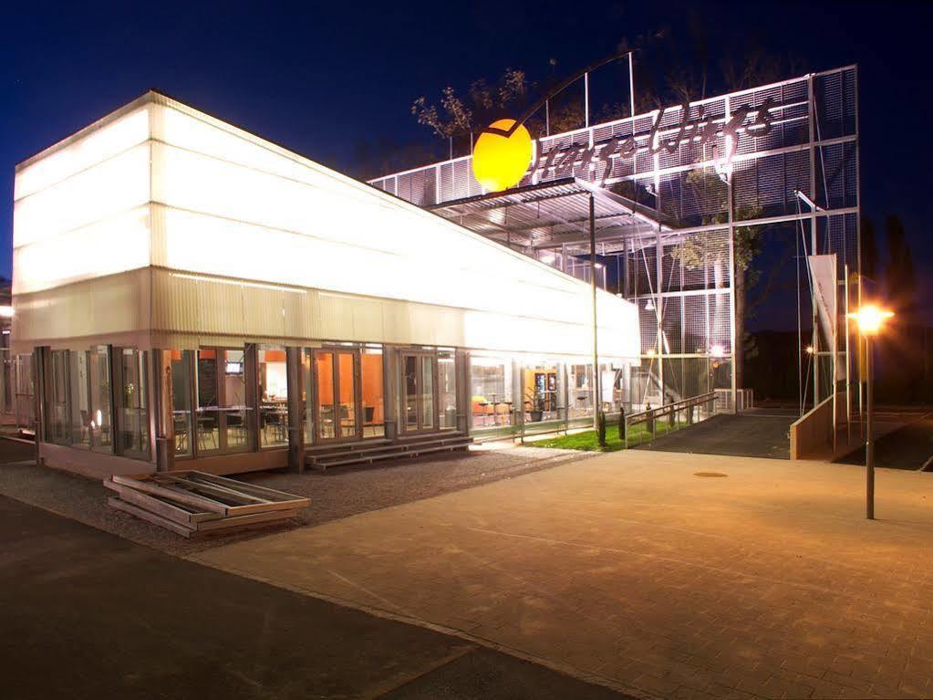 Orange Wings Krems Hotell Exteriör bild