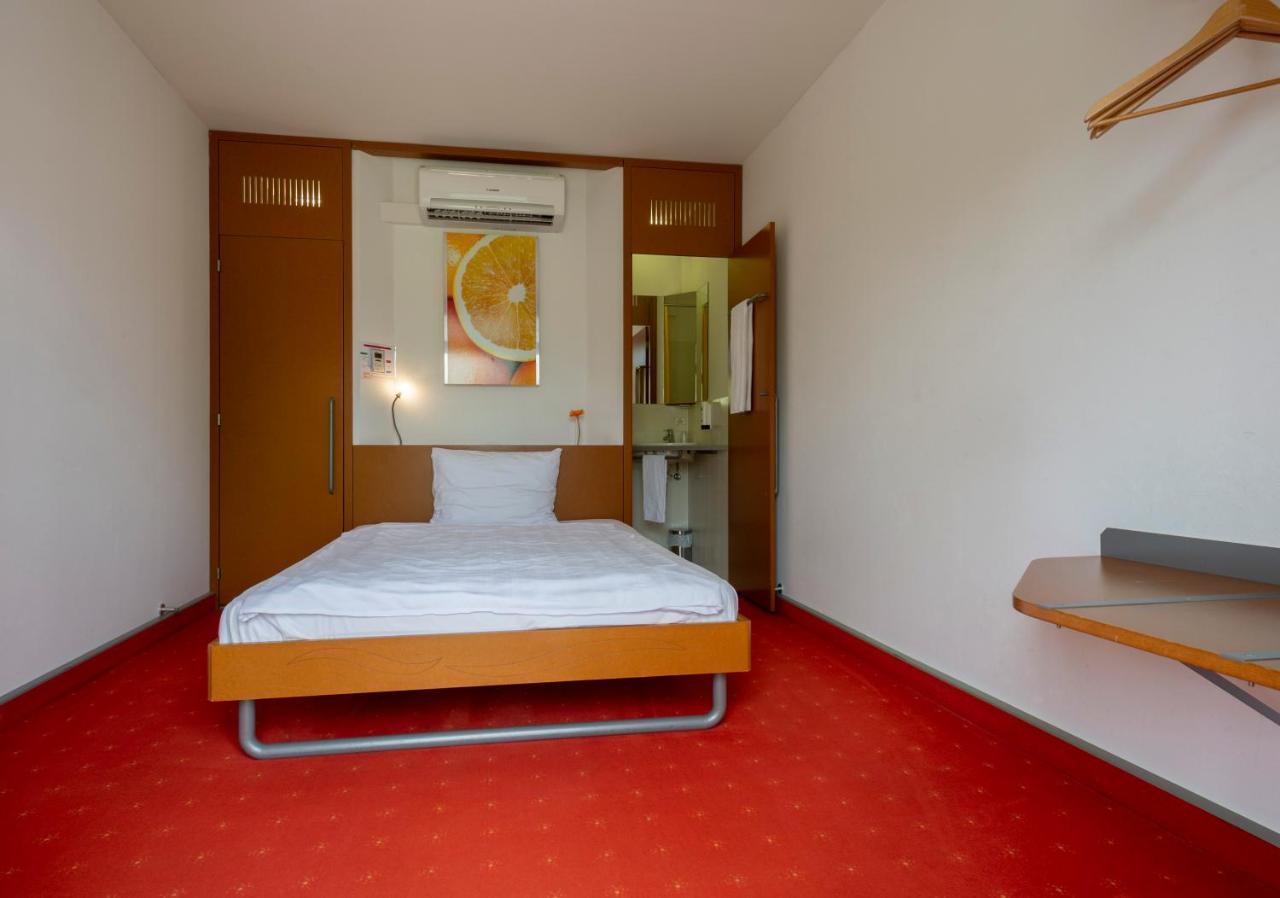 Orange Wings Krems Hotell Exteriör bild