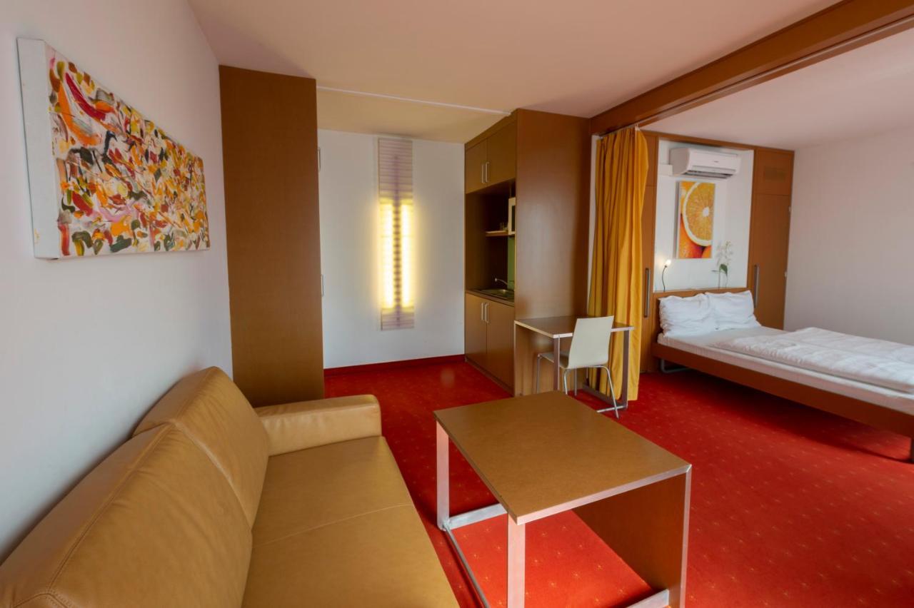 Orange Wings Krems Hotell Exteriör bild